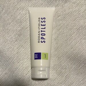 Rodan + Fields Spotless Daily Acne Wash - White and Green